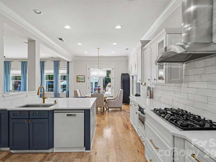 15304 Wyndham Oaks Drive, Charlotte, NC 28277.  MLS# CAR4419486, YatesRealty ID 49806. Kitchen