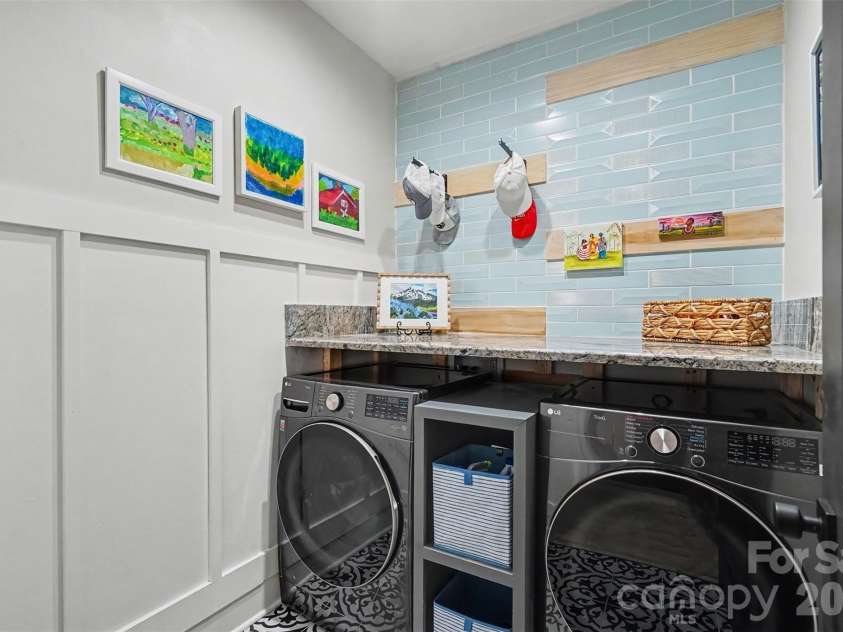 15304 Wyndham Oaks Drive, Charlotte, NC 28277.  MLS# CAR4419486, YatesRealty ID 49806. Main Level Laundry