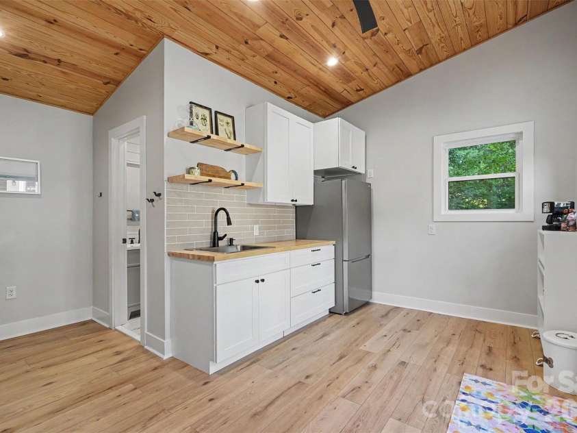 15304 Wyndham Oaks Drive, Charlotte, NC 28277.  MLS# CAR4419486, YatesRealty ID 49806. Pool House