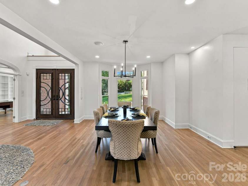 2723 Providence Pine Lane, Charlotte, NC 28270.  MLS# CAR4419389, YatesRealty ID 49807. A dining space which can accommodate a very large table.