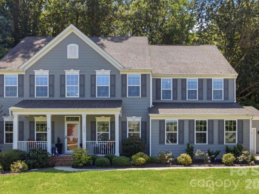 1009 Brookmeade Drive, Waxhaw, NC 28173.  MLS# CAR4418227, YatesRealty ID 49812. 