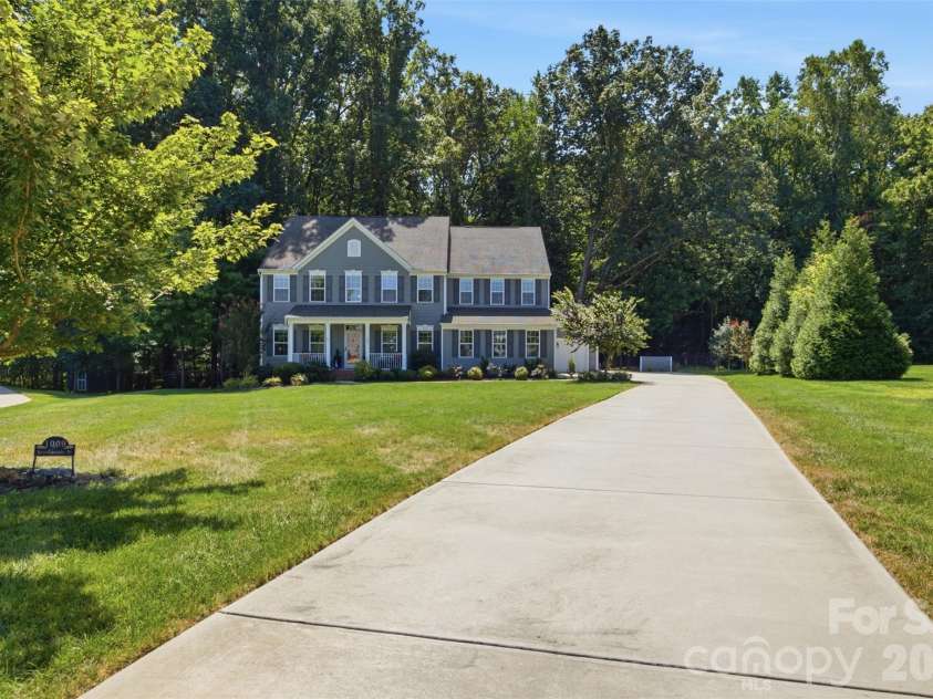 1009 Brookmeade Drive, Waxhaw, NC 28173.  MLS# CAR4418227, YatesRealty ID 49812. 