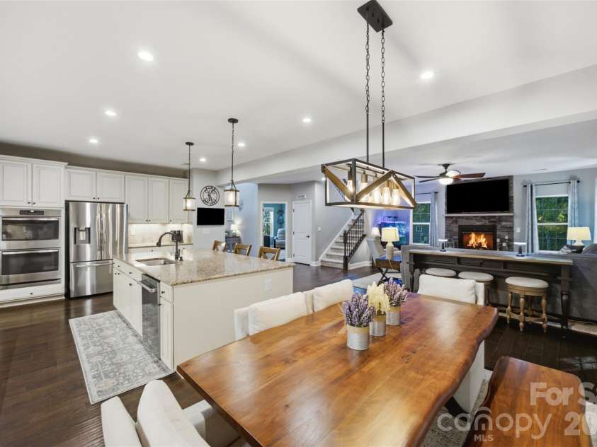 1009 Brookmeade Drive, Waxhaw, NC 28173.  MLS# CAR4418227, YatesRealty ID 49812. 