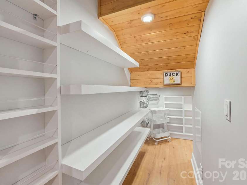 1009 Brookmeade Drive, Waxhaw, NC 28173.  MLS# CAR4418227, YatesRealty ID 49812. 