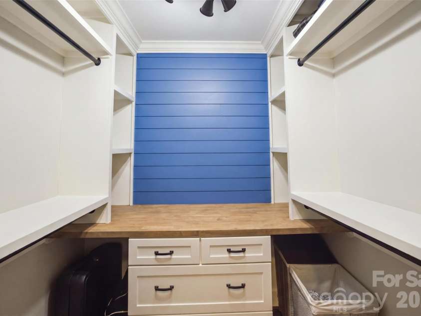 1009 Brookmeade Drive, Waxhaw, NC 28173.  MLS# CAR4418227, YatesRealty ID 49812. 