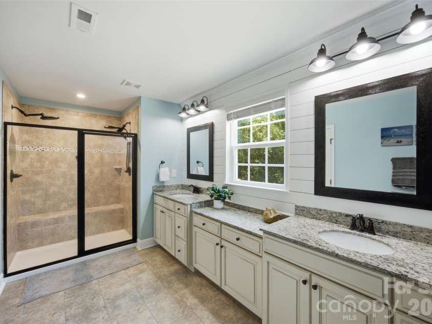 1009 Brookmeade Drive, Waxhaw, NC 28173.  MLS# CAR4418227, YatesRealty ID 49812. 