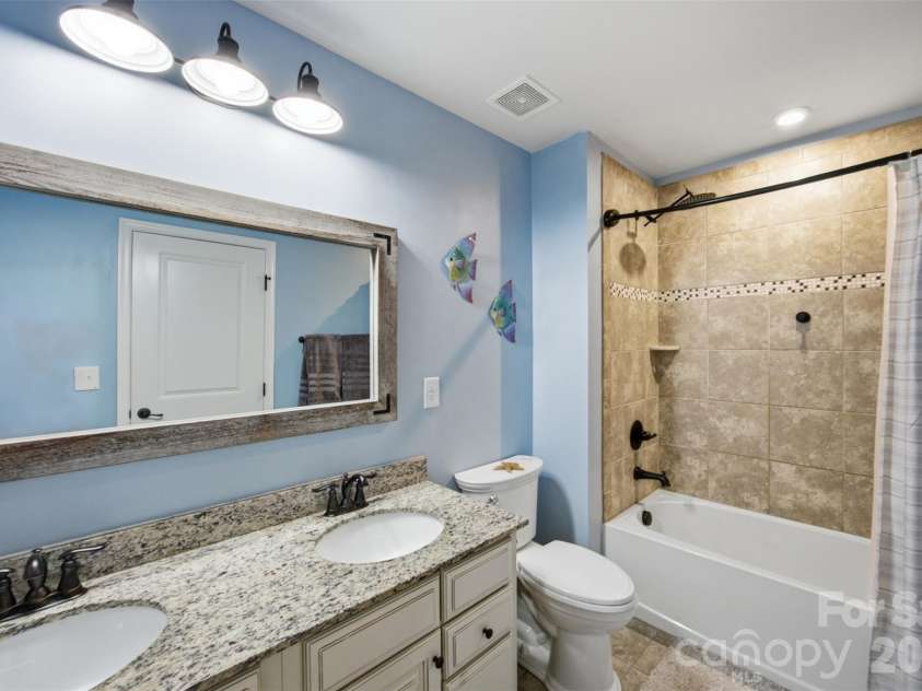 1009 Brookmeade Drive, Waxhaw, NC 28173.  MLS# CAR4418227, YatesRealty ID 49812. 