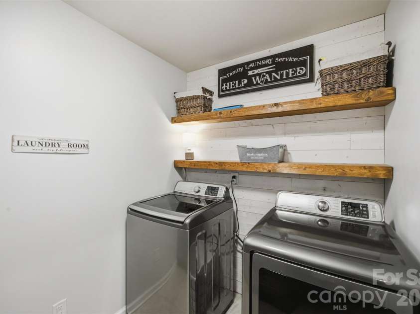 1009 Brookmeade Drive, Waxhaw, NC 28173.  MLS# CAR4418227, YatesRealty ID 49812. 