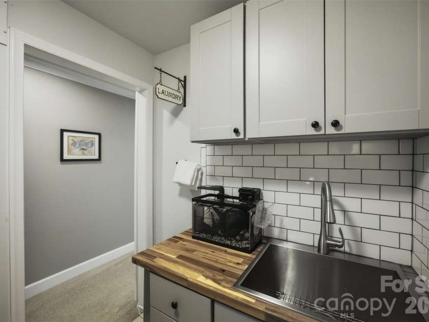 1009 Brookmeade Drive, Waxhaw, NC 28173.  MLS# CAR4418227, YatesRealty ID 49812. 