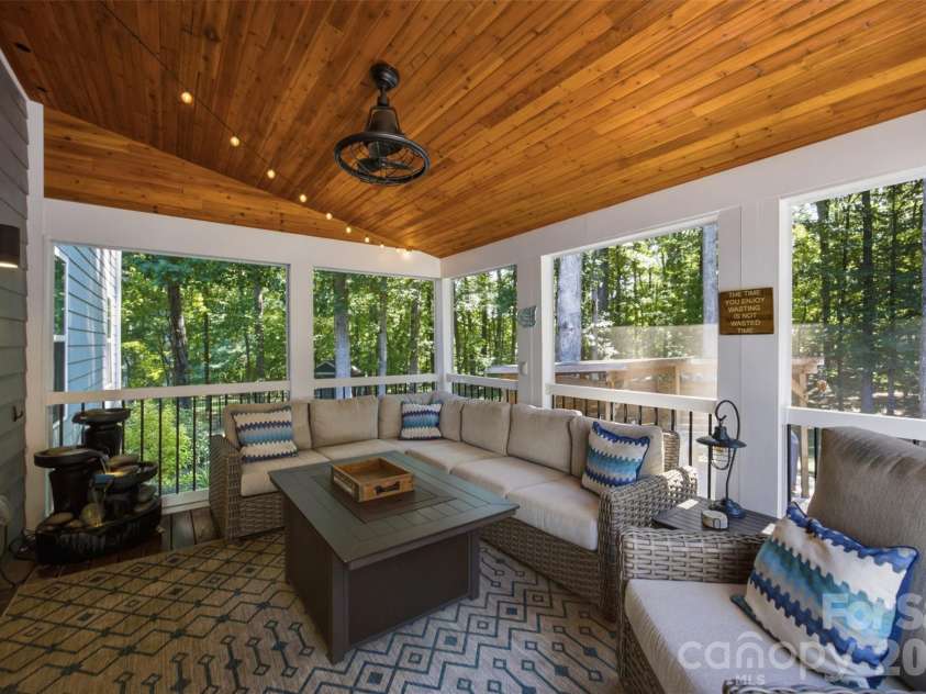 1009 Brookmeade Drive, Waxhaw, NC 28173.  MLS# CAR4418227, YatesRealty ID 49812. 