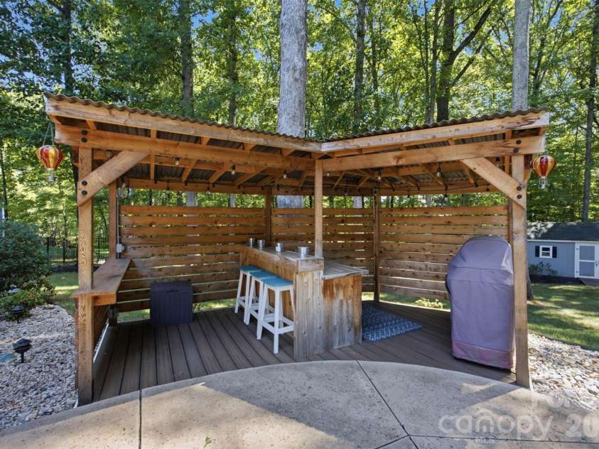 1009 Brookmeade Drive, Waxhaw, NC 28173.  MLS# CAR4418227, YatesRealty ID 49812. 
