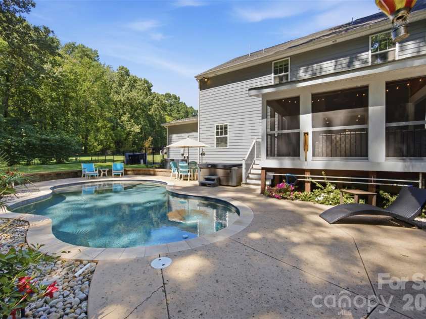1009 Brookmeade Drive, Waxhaw, NC 28173.  MLS# CAR4418227, YatesRealty ID 49812. 