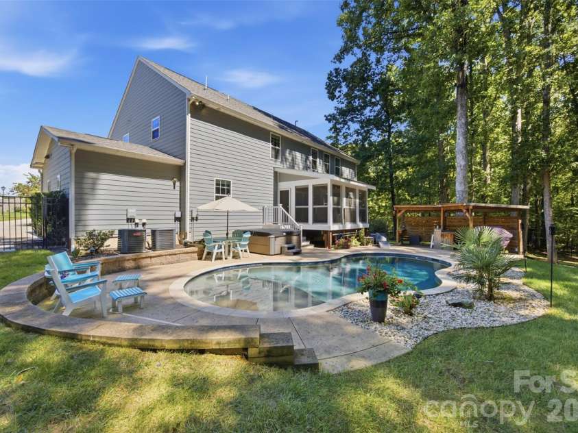 1009 Brookmeade Drive, Waxhaw, NC 28173.  MLS# CAR4418227, YatesRealty ID 49812. 