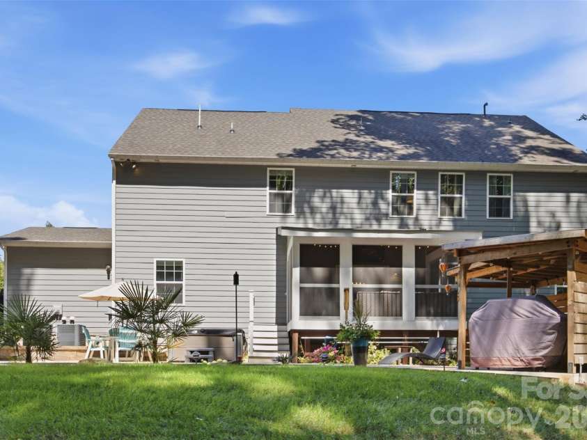 1009 Brookmeade Drive, Waxhaw, NC 28173.  MLS# CAR4418227, YatesRealty ID 49812. 