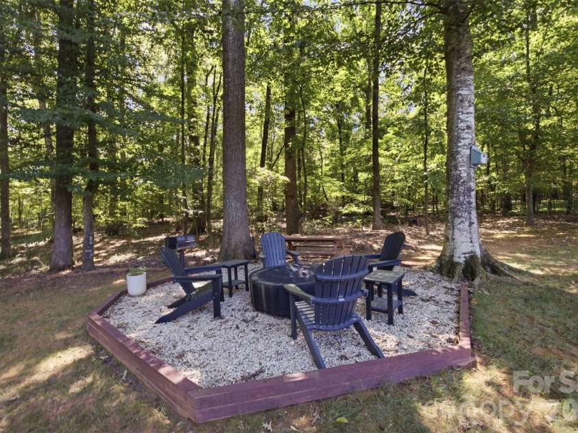 1009 Brookmeade Drive, Waxhaw, NC 28173.  MLS# CAR4418227, YatesRealty ID 49812. 
