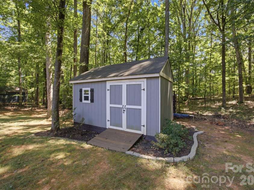 1009 Brookmeade Drive, Waxhaw, NC 28173.  MLS# CAR4418227, YatesRealty ID 49812. 