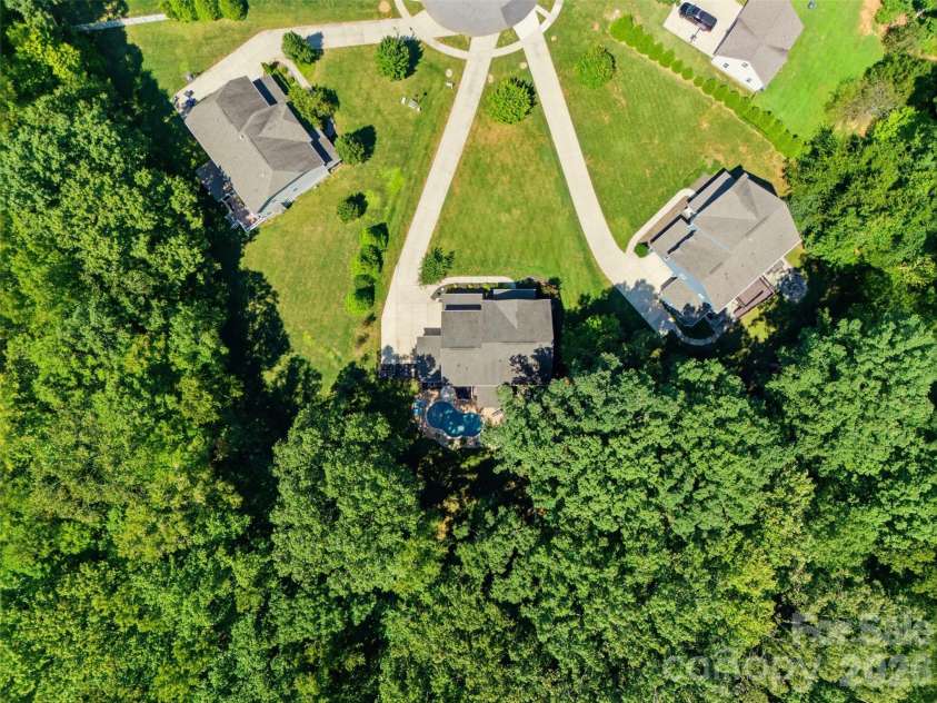 1009 Brookmeade Drive, Waxhaw, NC 28173.  MLS# CAR4418227, YatesRealty ID 49812. 