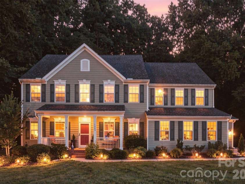 1009 Brookmeade Drive, Waxhaw, NC 28173.  MLS# CAR4418227, YatesRealty ID 49812. 