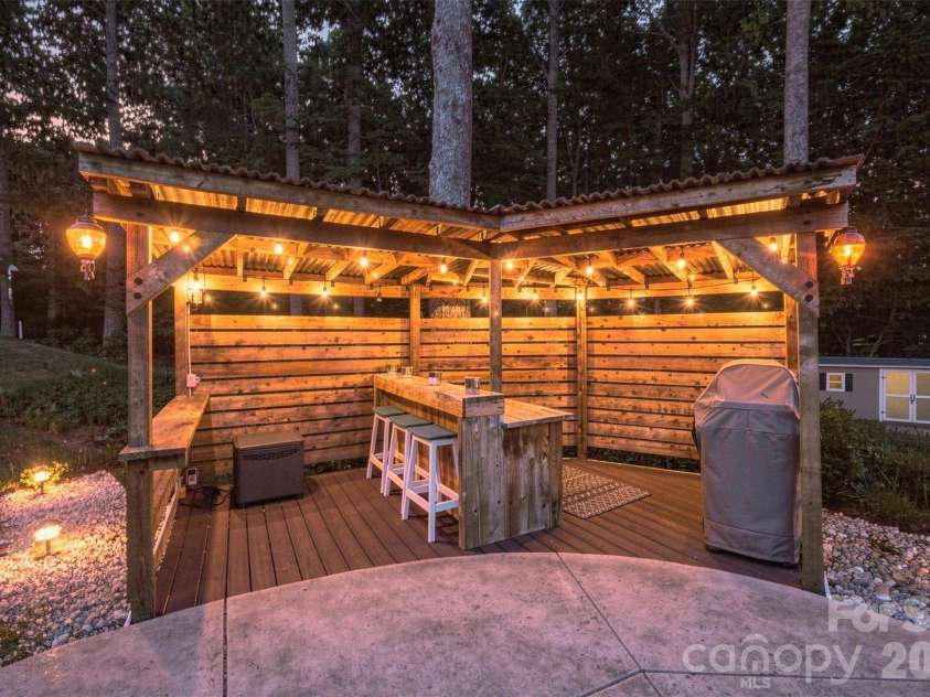 1009 Brookmeade Drive, Waxhaw, NC 28173.  MLS# CAR4418227, YatesRealty ID 49812. 