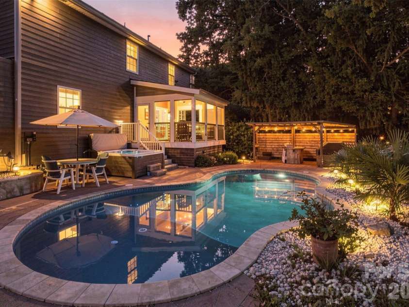 1009 Brookmeade Drive, Waxhaw, NC 28173.  MLS# CAR4418227, YatesRealty ID 49812. 