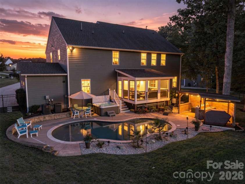 1009 Brookmeade Drive, Waxhaw, NC 28173.  MLS# CAR4418227, YatesRealty ID 49812. 