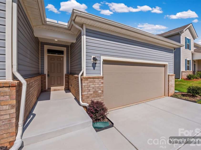 3036 Bluff Hill Lane, Charlotte, NC 28215.  MLS# CAR4417925, YatesRealty ID 49815. 