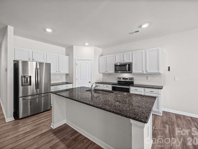 3036 Bluff Hill Lane, Charlotte, NC 28215.  MLS# CAR4417925, YatesRealty ID 49815. 
