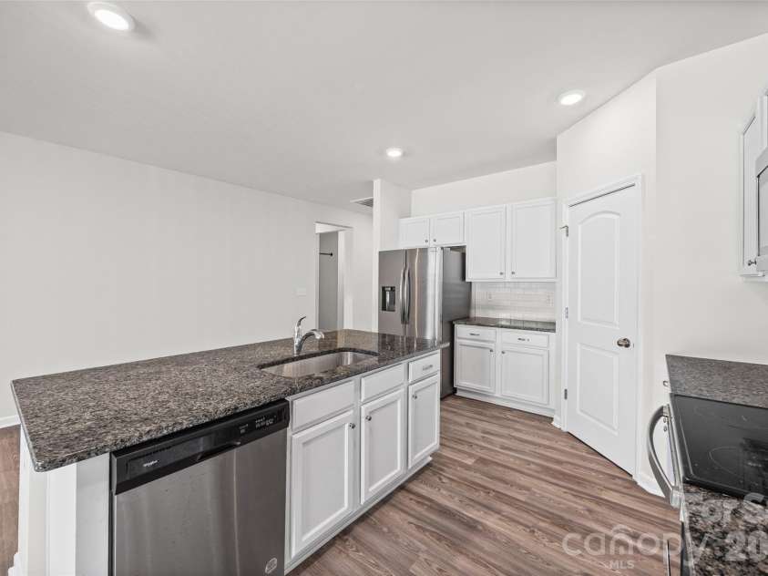 3036 Bluff Hill Lane, Charlotte, NC 28215.  MLS# CAR4417925, YatesRealty ID 49815. 