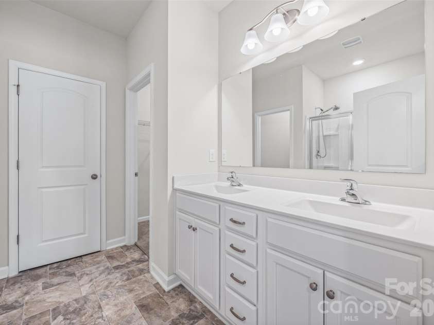 3036 Bluff Hill Lane, Charlotte, NC 28215.  MLS# CAR4417925, YatesRealty ID 49815. 