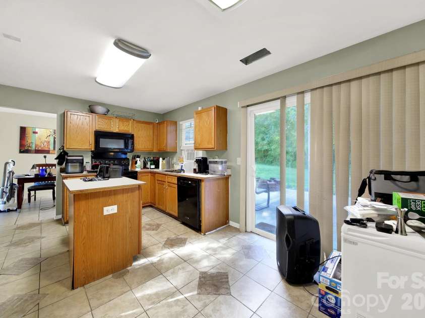 1414 Harland Street, Charlotte, NC 28216.  MLS# CAR4417813, YatesRealty ID 49816. 
