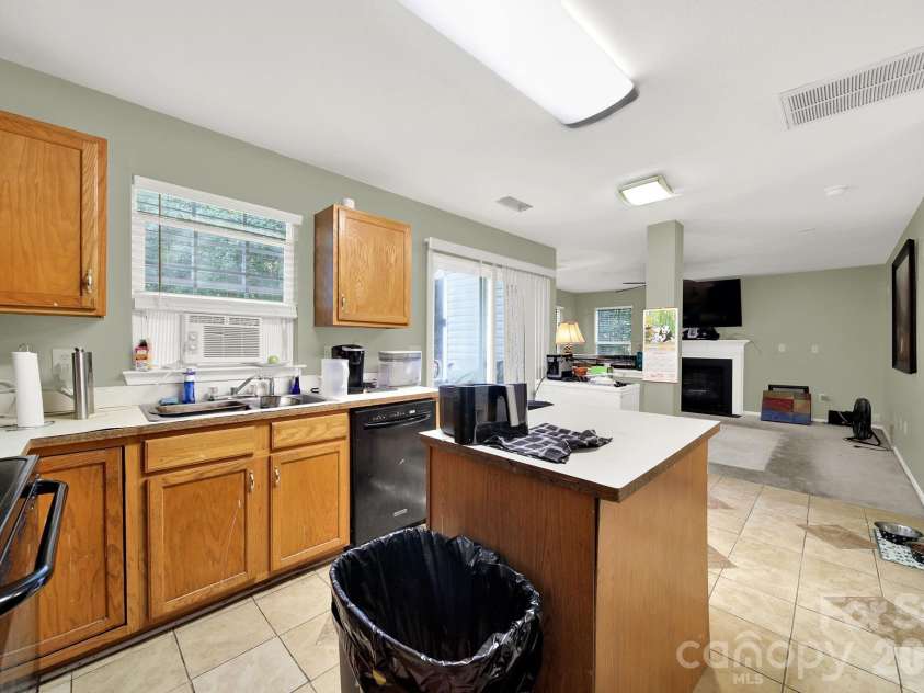 1414 Harland Street, Charlotte, NC 28216.  MLS# CAR4417813, YatesRealty ID 49816. 