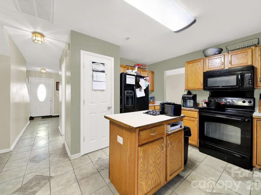 1414 Harland Street, Charlotte, NC 28216.  MLS# CAR4417813, YatesRealty ID 49816. 