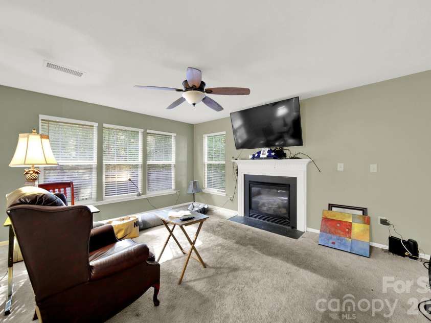 1414 Harland Street, Charlotte, NC 28216.  MLS# CAR4417813, YatesRealty ID 49816. 