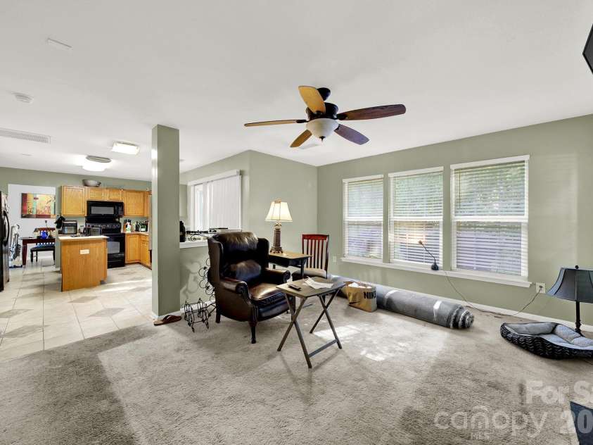 1414 Harland Street, Charlotte, NC 28216.  MLS# CAR4417813, YatesRealty ID 49816. 