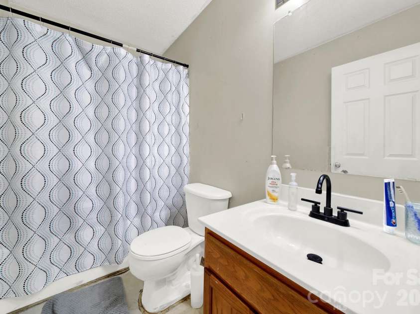 1414 Harland Street, Charlotte, NC 28216.  MLS# CAR4417813, YatesRealty ID 49816. 