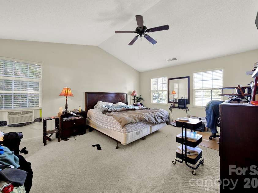 1414 Harland Street, Charlotte, NC 28216.  MLS# CAR4417813, YatesRealty ID 49816. 