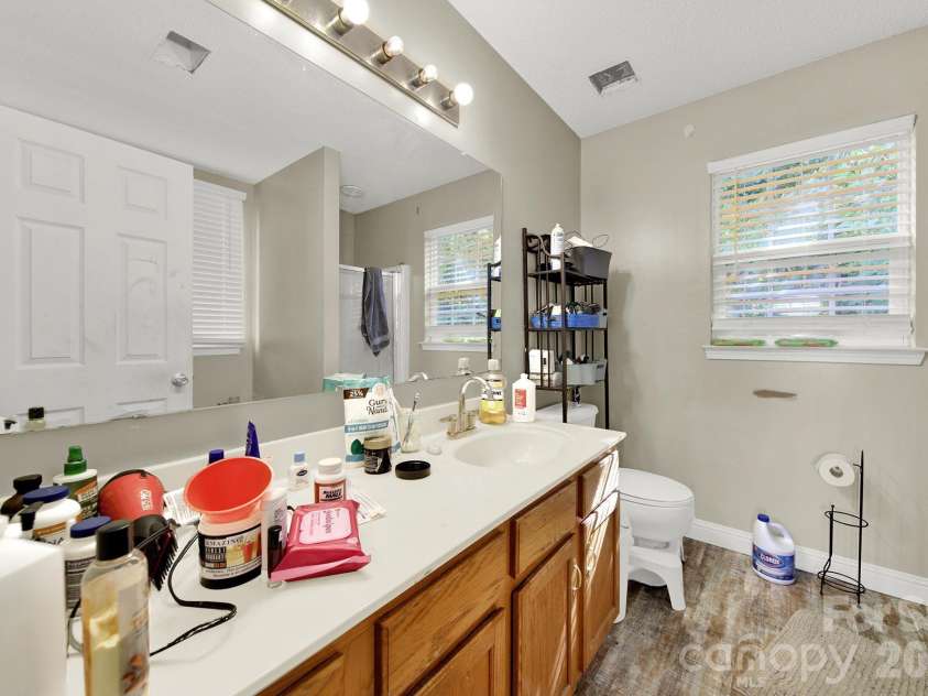 1414 Harland Street, Charlotte, NC 28216.  MLS# CAR4417813, YatesRealty ID 49816. 