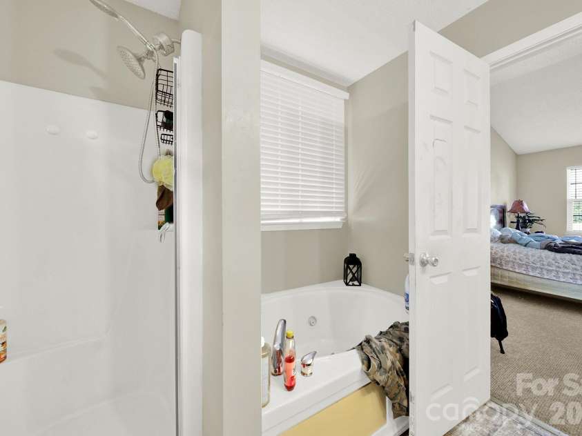 1414 Harland Street, Charlotte, NC 28216.  MLS# CAR4417813, YatesRealty ID 49816. 