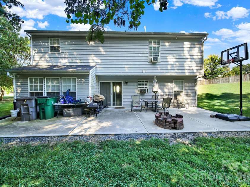 1414 Harland Street, Charlotte, NC 28216.  MLS# CAR4417813, YatesRealty ID 49816. 