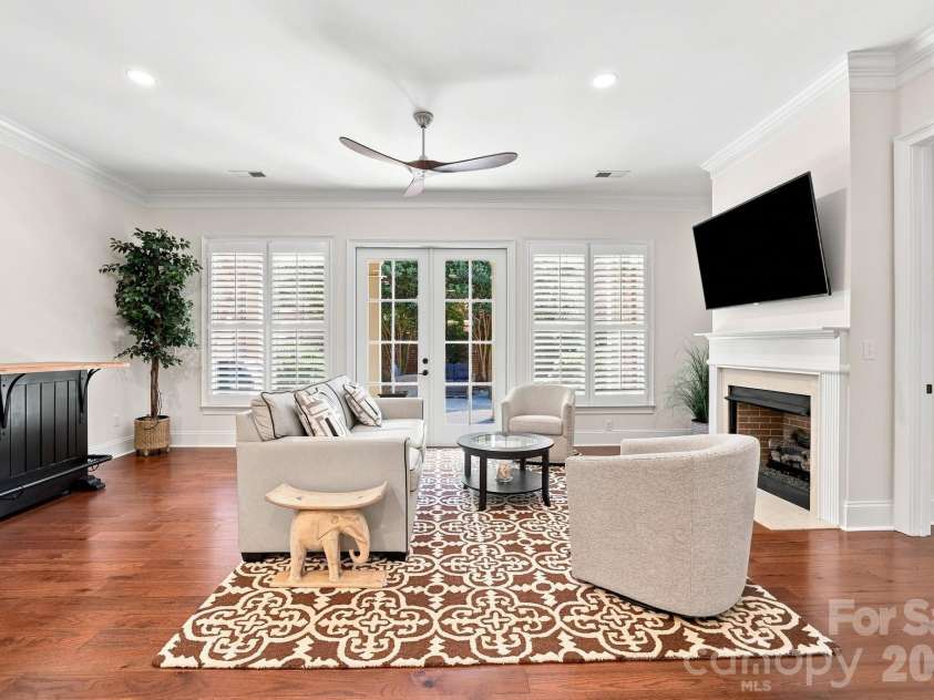 6831 Louisburg Square Lane, Charlotte, NC 28210.  MLS# CAR4417877, YatesRealty ID 49817. 