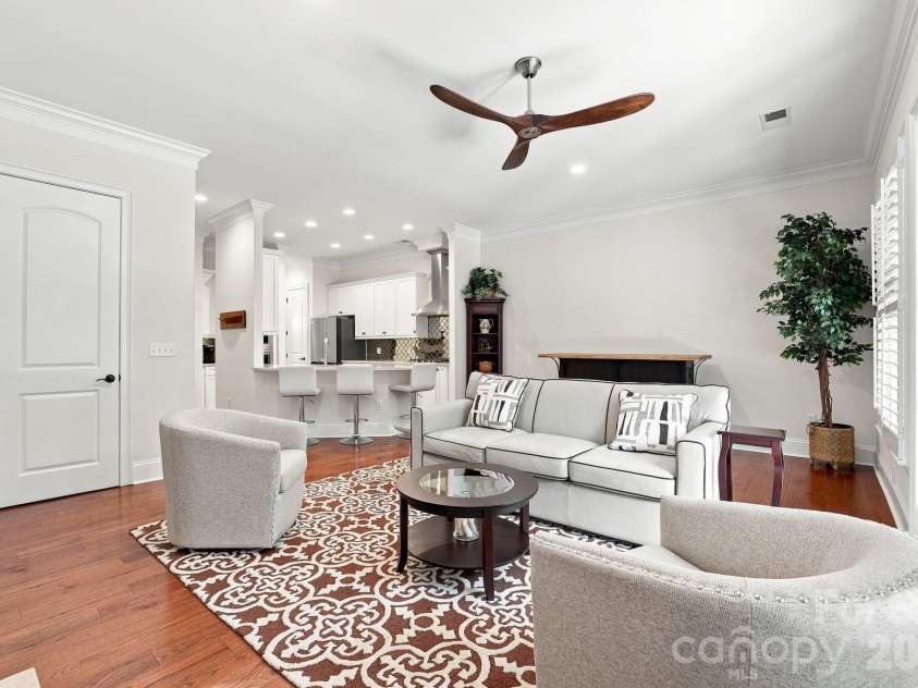 6831 Louisburg Square Lane, Charlotte, NC 28210.  MLS# CAR4417877, YatesRealty ID 49817. 