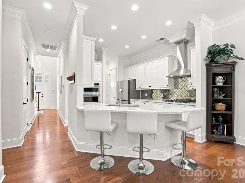 6831 Louisburg Square Lane, Charlotte, NC 28210.  MLS# CAR4417877, YatesRealty ID 49817. 