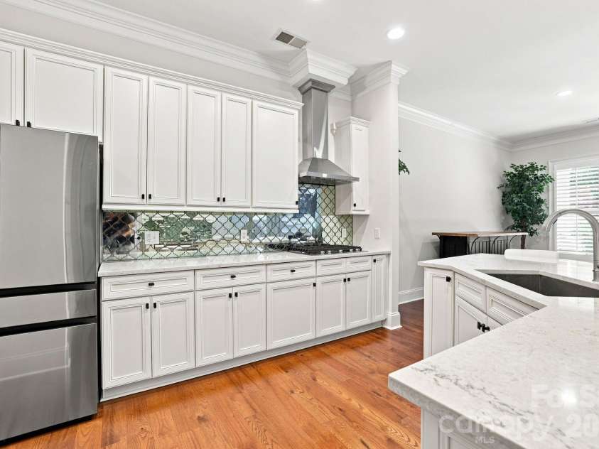 6831 Louisburg Square Lane, Charlotte, NC 28210.  MLS# CAR4417877, YatesRealty ID 49817. 