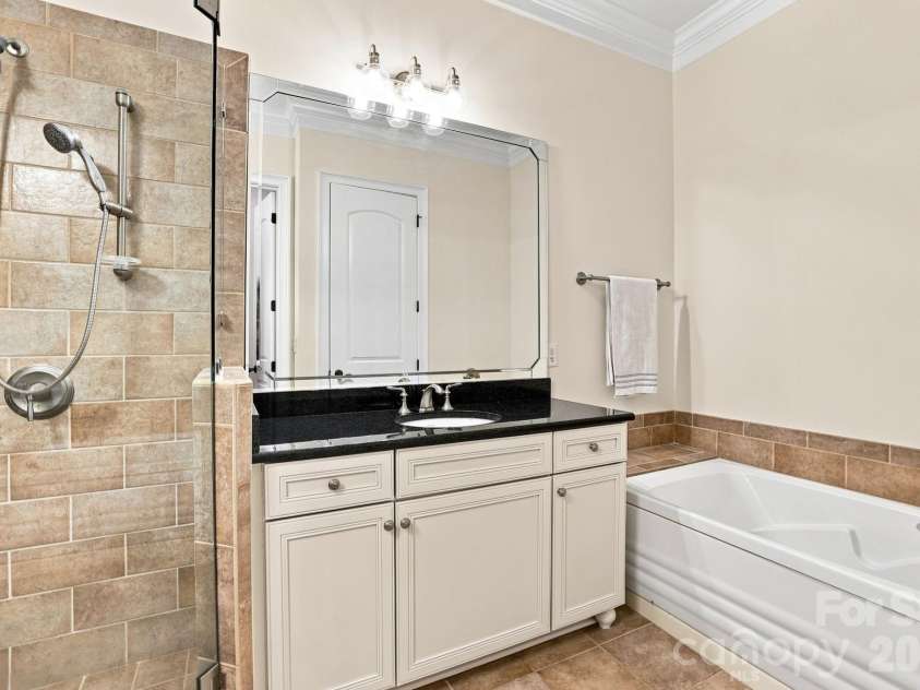 6831 Louisburg Square Lane, Charlotte, NC 28210.  MLS# CAR4417877, YatesRealty ID 49817. 