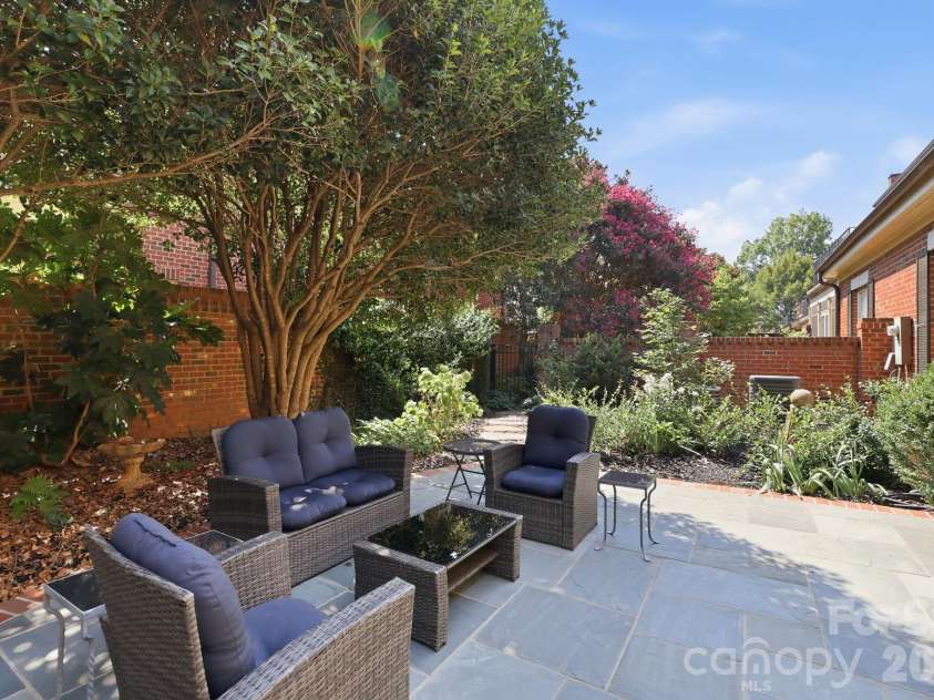 6831 Louisburg Square Lane, Charlotte, NC 28210.  MLS# CAR4417877, YatesRealty ID 49817. 
