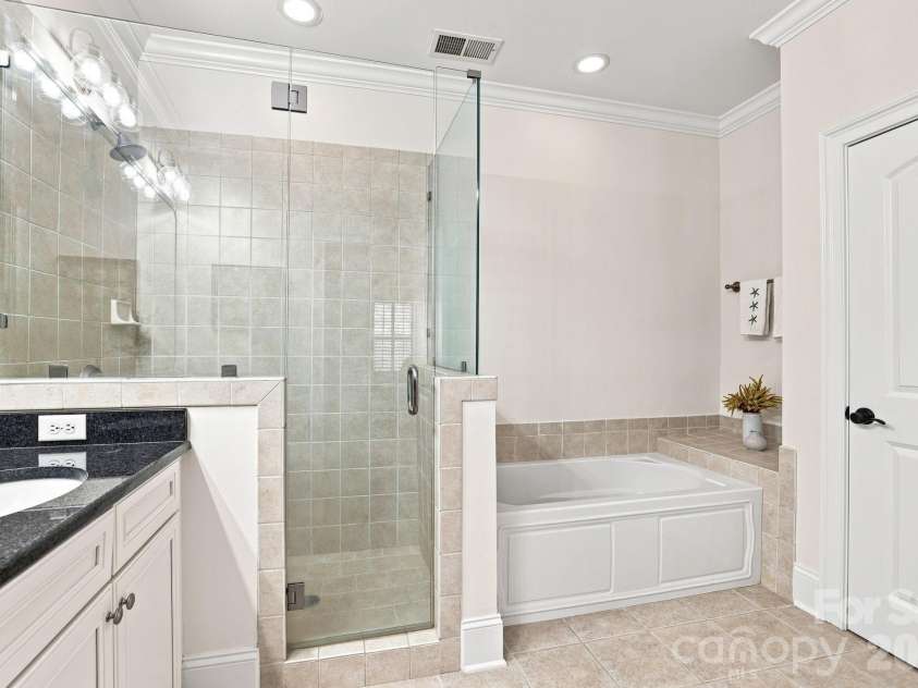 6831 Louisburg Square Lane, Charlotte, NC 28210.  MLS# CAR4417877, YatesRealty ID 49817. 