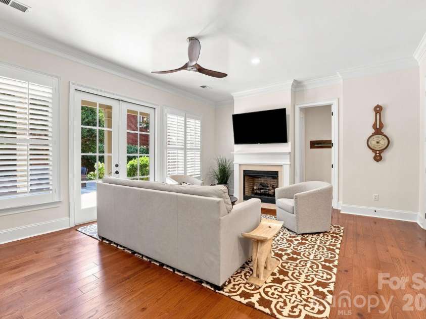 6831 Louisburg Square Lane, Charlotte, NC 28210.  MLS# CAR4417877, YatesRealty ID 49817. 