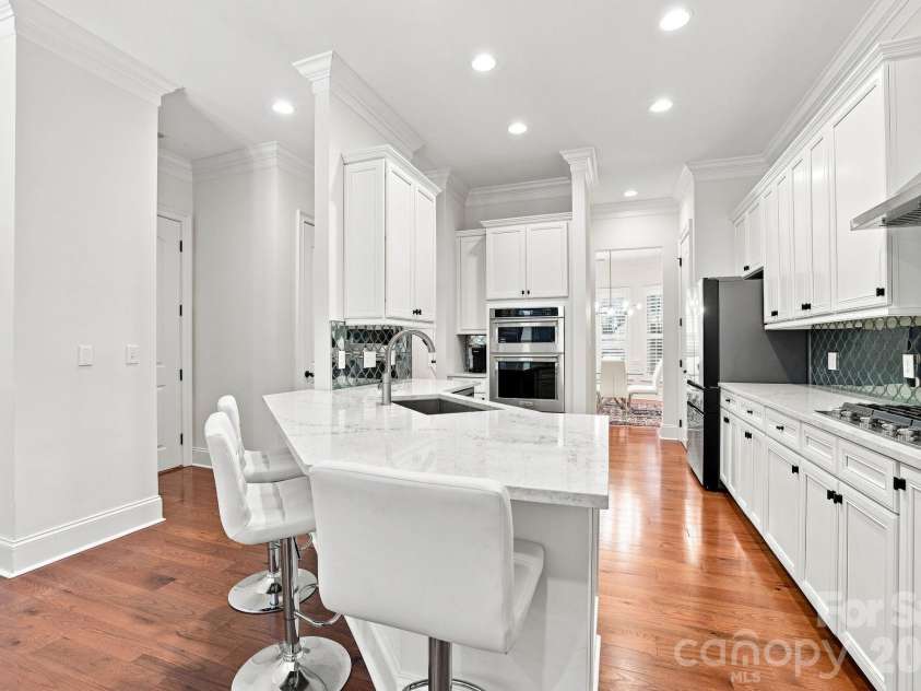 6831 Louisburg Square Lane, Charlotte, NC 28210.  MLS# CAR4417877, YatesRealty ID 49817. 