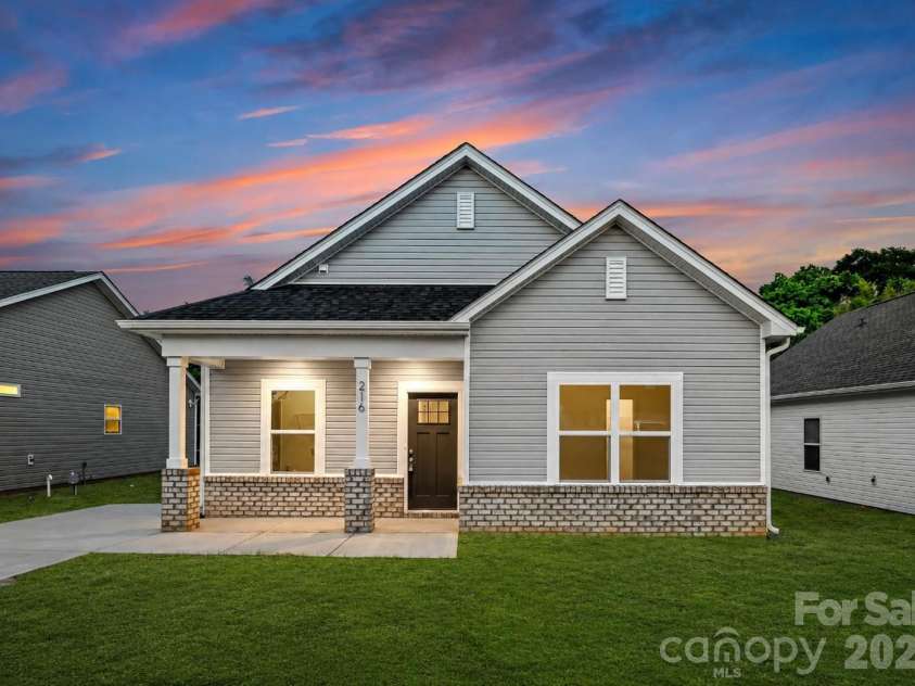 613 Ratchford Avenue, Gastonia, NC 28054.  MLS# CAR4416409, YatesRealty ID 49818. Representation
