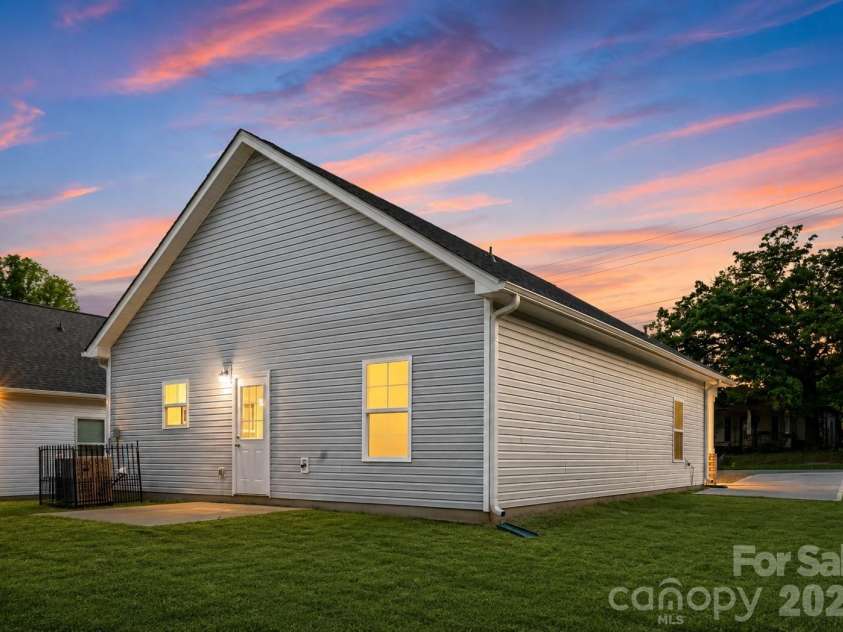 613 Ratchford Avenue, Gastonia, NC 28054.  MLS# CAR4416409, YatesRealty ID 49818. Representation